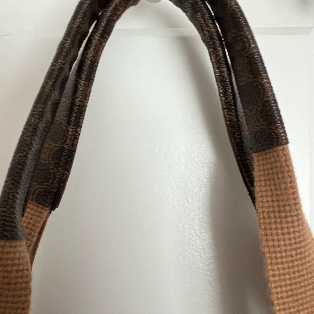 Beautiful Authentic Celine tote - Picture 11 of 13